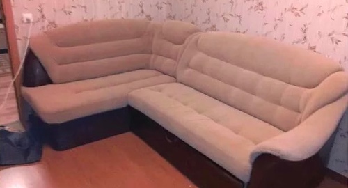 Перетяжка углового дивана. Коломенская